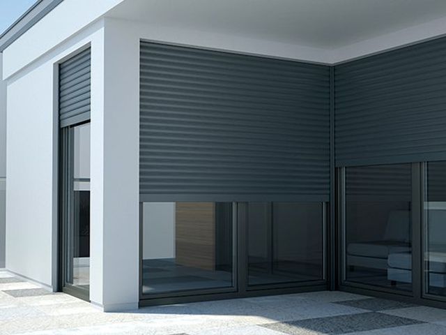 Volets roulants aluminium sur maison moderne